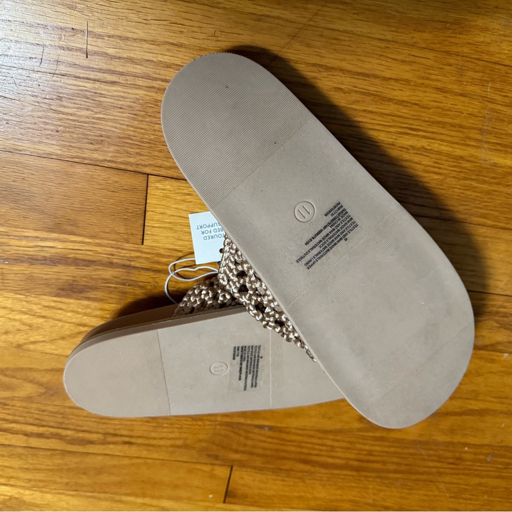 Universal Thread Tan Sandals - Picture 2 of 4